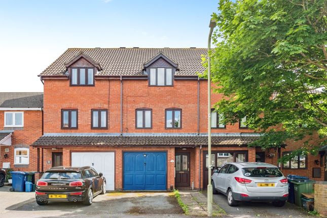 Thumbnail Town house for sale in Nightingale Avenue, Oxford