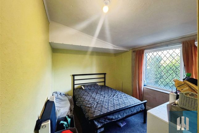 1249, Leeds Road, Huddersfield photo 5