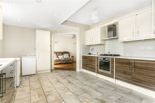 136A, Summer Road, Surrey photo 2