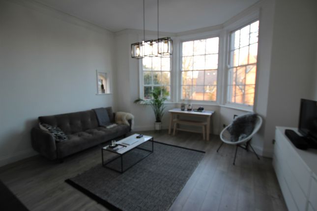 Flat to rent in Gladstone Court, The Park