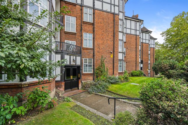 Flat 14, Vernon Court, Hendon Way, London photo 2
