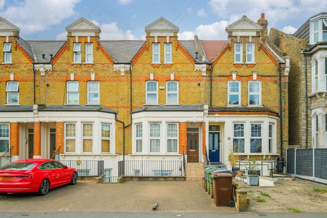 Flat 1, 85 Fairlop Road-16_Web.Jpg