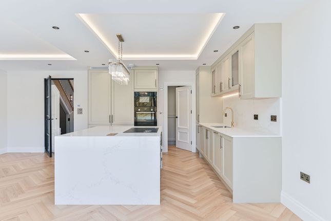 Winston Close, Raynes Park photo 3