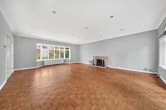 3, Holmwood Close, East Horsley photo 4