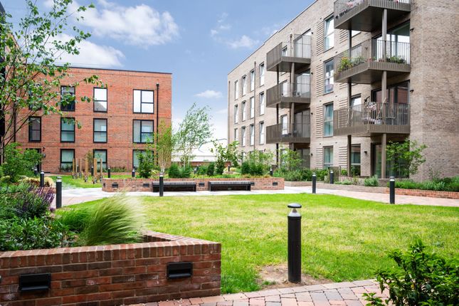 Flat 4 Luxton House 2, Sackett Road, Barking photo 4