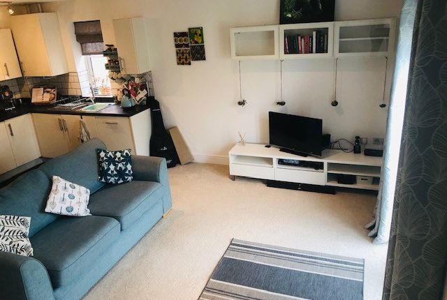 70, Greenaways, Stroud photo 3