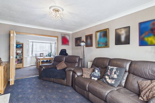 11, Dart Avenue, Torquay photo 3