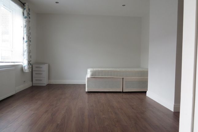 8, DEESIDE Road Wandsworth, TOOTING BROADWAY photo 5