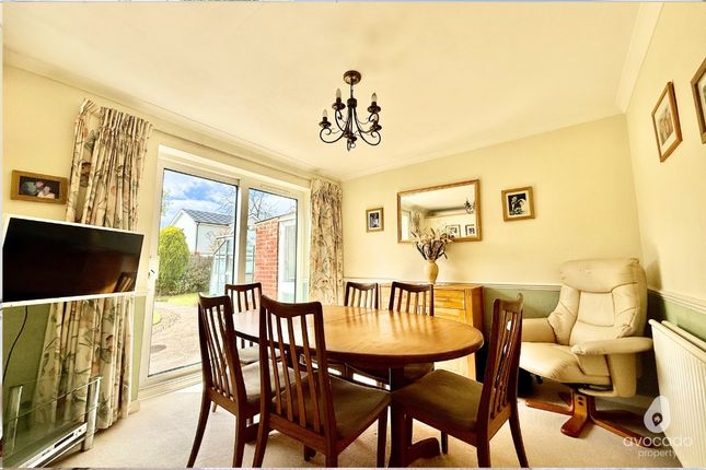 32 Rothwell Gardens, Woodley, Berkshire photo 4
