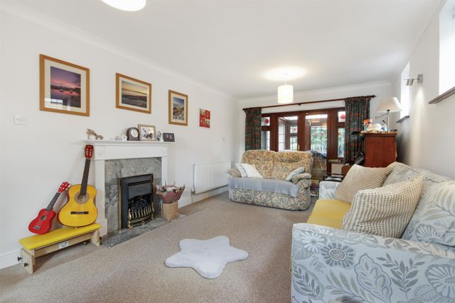 13, Larch Crescent, Tonbridge photo 2