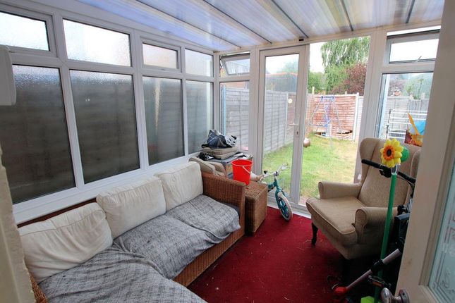 16, Tuscan Close, Reading photo 4