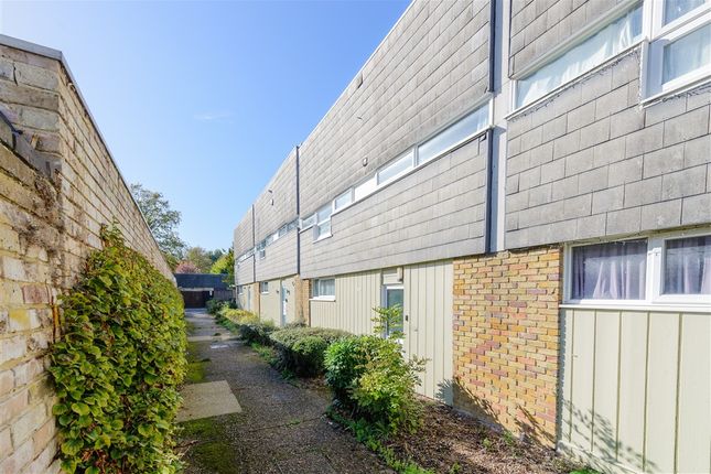 3-bed terraced on Knights Croft New Ash Green, Longfield, £260,000