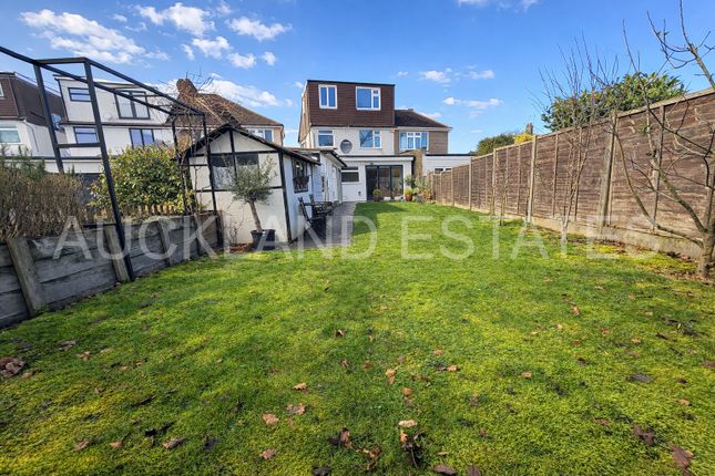 97, Dugdale Hill Lane, Potters Bar photo 2