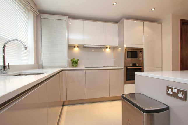 Flat 50, Kingston House South, Ennismore Gardens, London photo 3