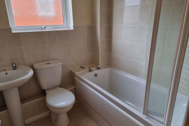 22 Yarlington Close, Taunton photo 3