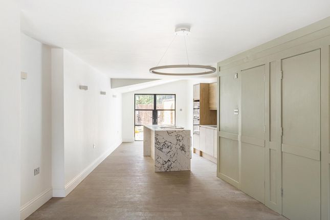21, South Black Lion Lane, London photo 4
