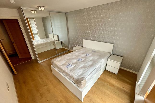 206 Watermans Place, Leeds photo 5
