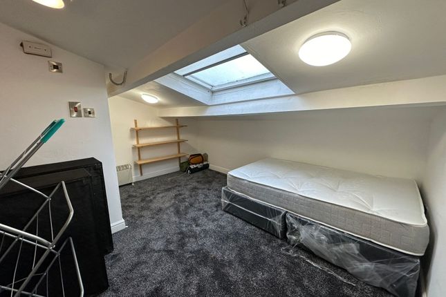 Manor Drive Hyde Park, Leeds photo 5