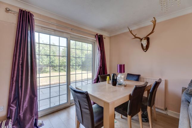 4, Edith Cavell Way, Haverhill photo 4