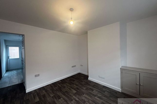 5 Grosvenor Street, Leek photo 2