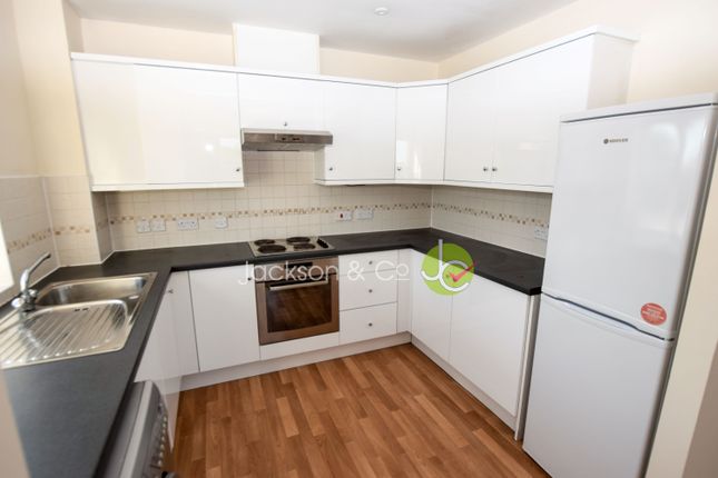 Flat to rent in Albany Gardens, Colchester