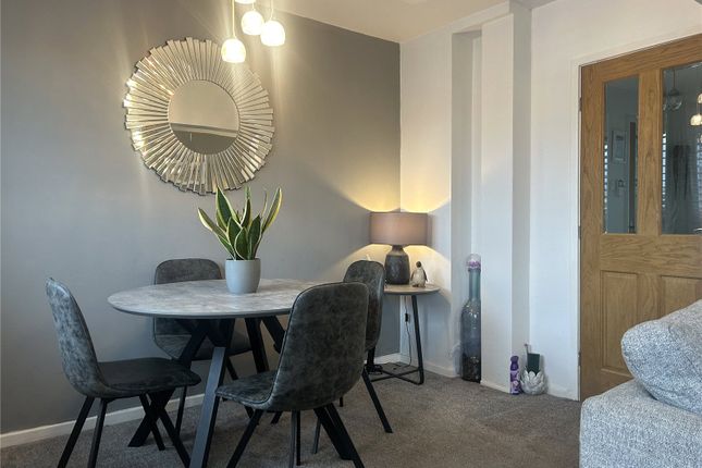 112, Yorkdale, Oldham photo 5