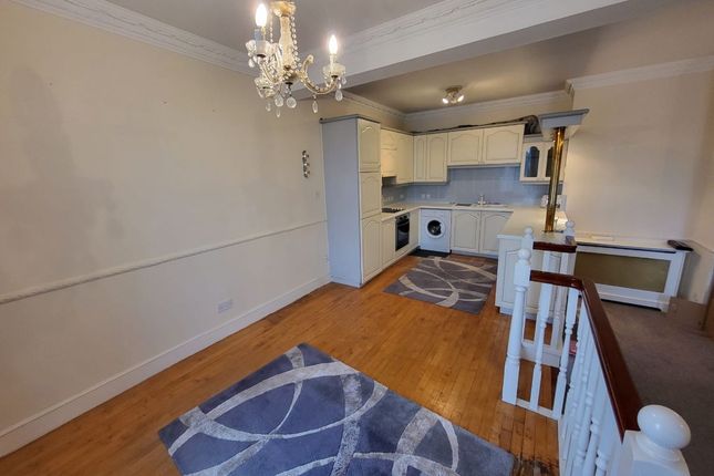 12 Collingwood Mansions, North Shields photo 3