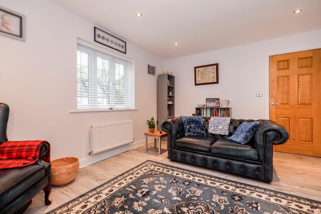 18, Clark Beck Close, Harrogate photo 3
