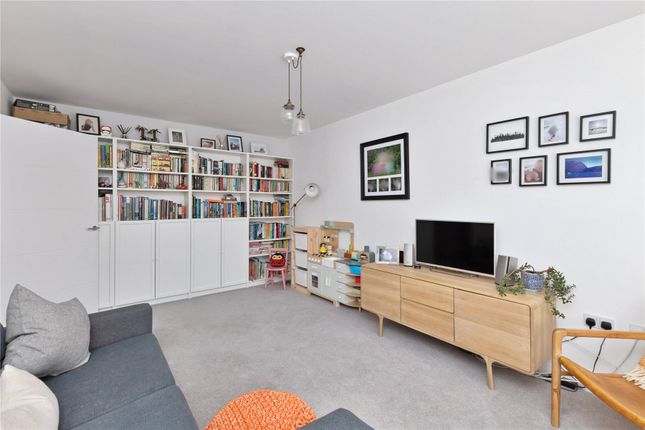 17, Tennyson Way, Hindhead photo 3