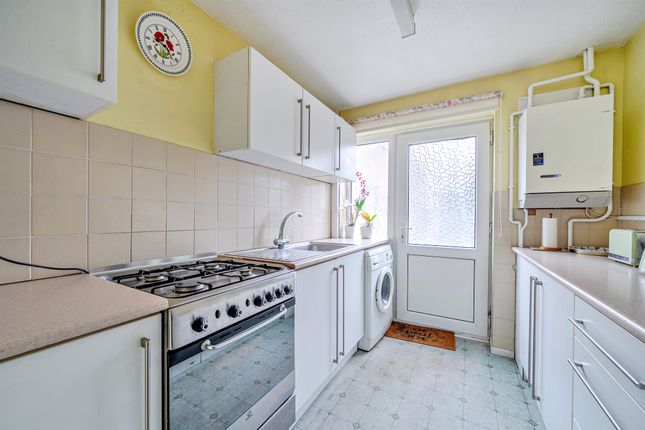 6, Beaumont Close, Maidenhead photo 2