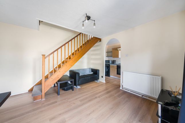 2 Holmes Court, Andover photo 4