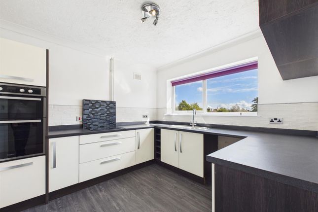 16, Barnsbury Avenue, Aylesbury photo 3