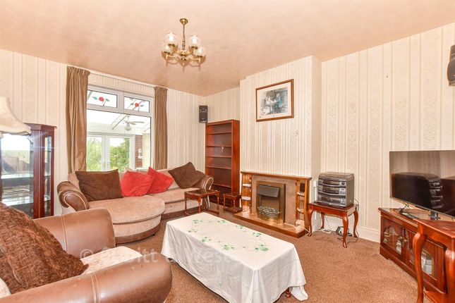 13, London Road, Waterlooville photo 3