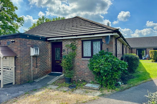 Thumbnail Flat for sale in Silchester Road, Tadley