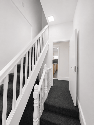 First Floor Flat 177-185 Cranbrook Road, Ilford photo 2