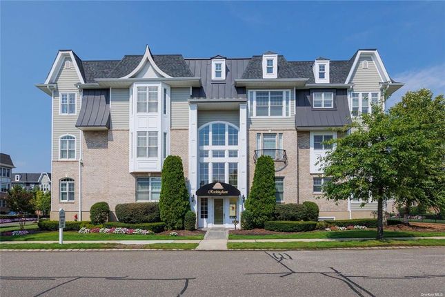 Property for sale in 907 Roosevelt Way # 907, Westbury, New York, 11590, United States Of America