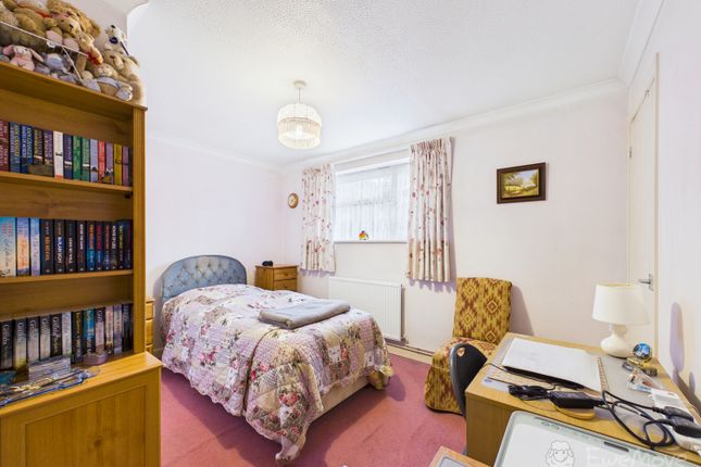 53, WELLINGTON AVENUE, BORDON photo 4