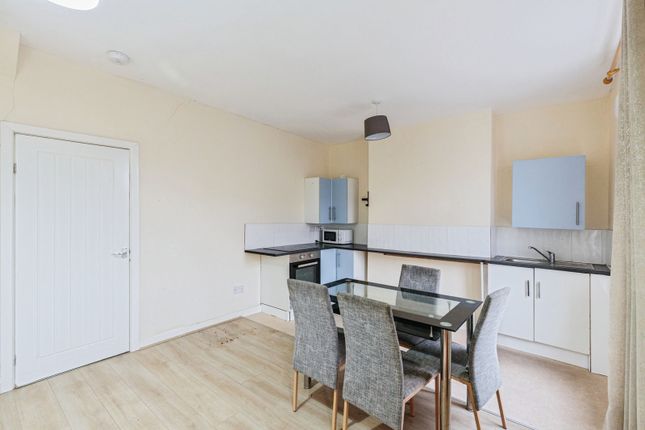 27, Clarendon Road, Lancashire photo 3