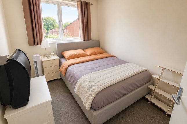 10, Rycote Close, Swindon photo 3