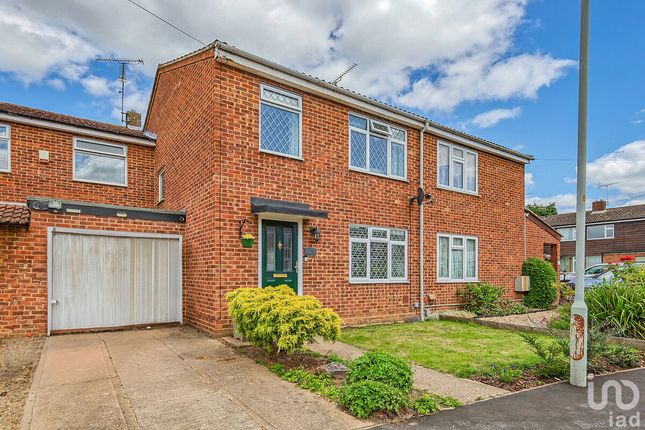 Thumbnail Terraced house for sale in Aynsworth Avenue, Bishop's Stortford
