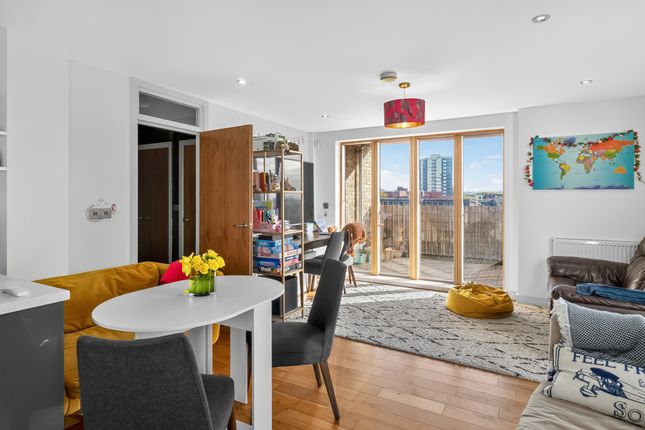 3-bed flat on Flat 5, 3 Queens Road West, London, £485,000