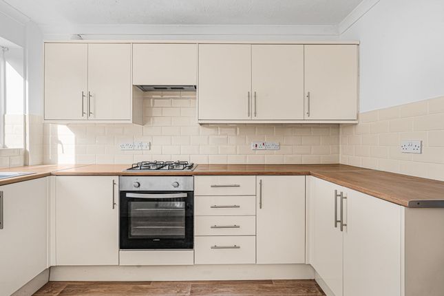 2 Sparrowhawk Way, Huntingdon photo 2