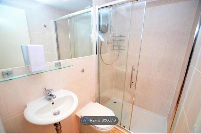 First Floor, A Hounslow Road, Twickenham photo 4