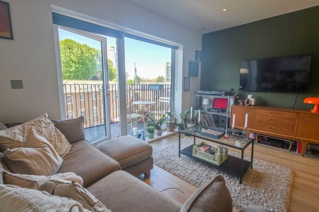 Flat 306, Knowles Court, 18 Brumwell Avenue, Woolwich photo 3