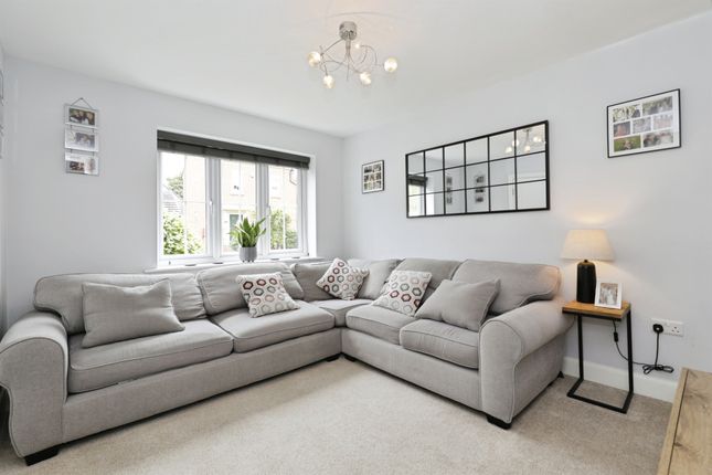 6, Oak Drive, Harrogate photo 3