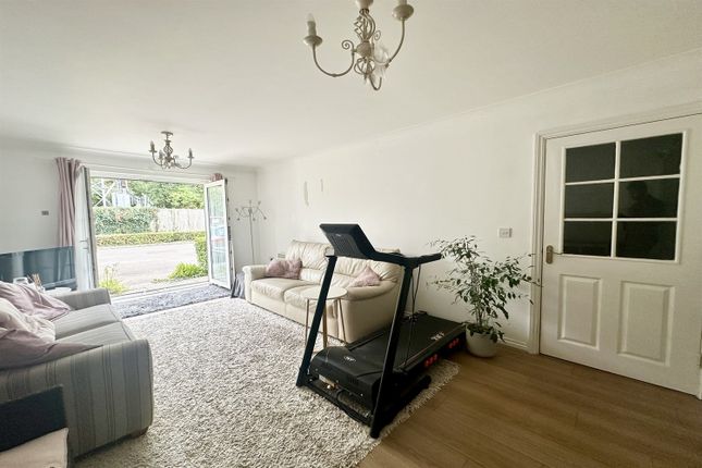 4, Petworth Court, Brooker's Road, Billingshurst photo 3