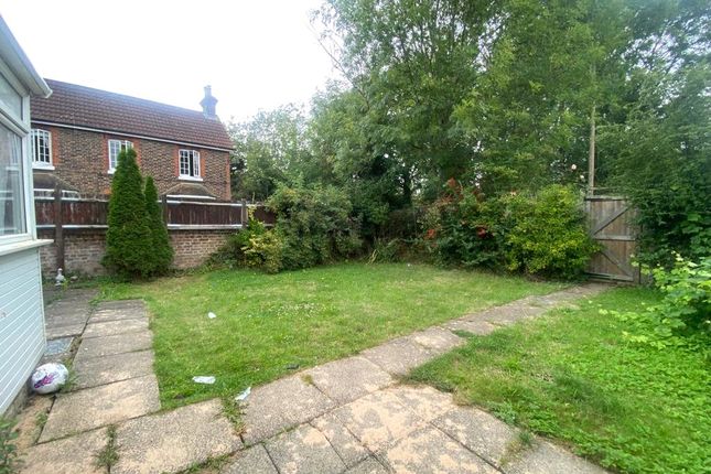 53, Denton Close, Surrey photo 2