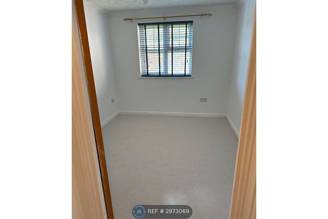 Flat, Countess Court Earls Meade, Luton photo 2