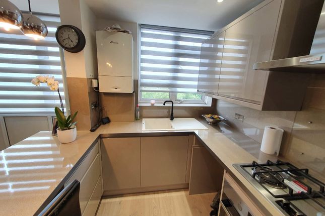 58, Gardner Close, London photo 3
