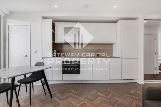 Flat for sale in River Apartment, 21 Gillender Street, Bow